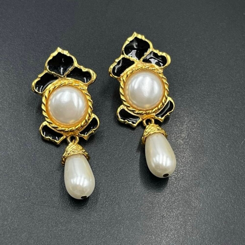 Berebi Designer Vintage Black‎ Enamel Faux Pearl Drop Dangle Statement Earrings
